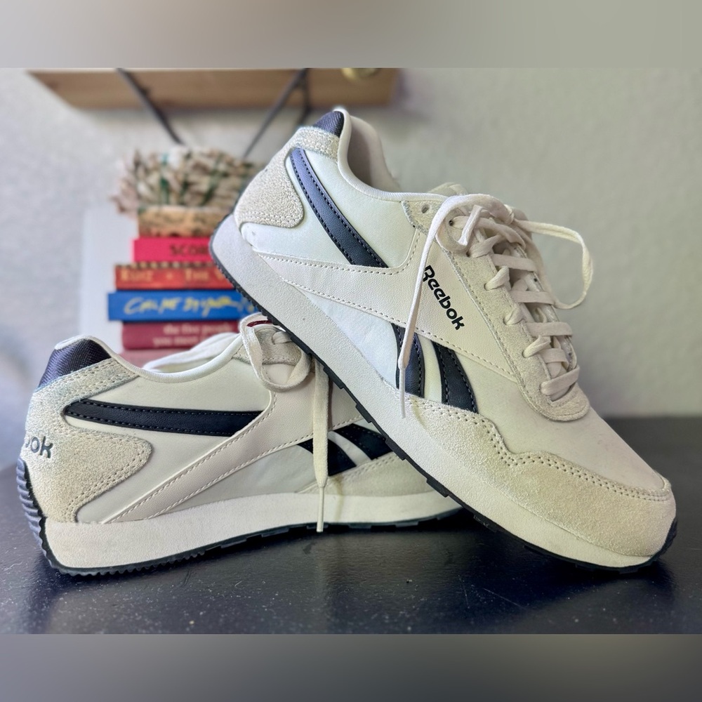 Reebok classic retro-inspired sneakers, Size 7